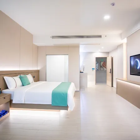 Xinfeng Blue Moon Bay Resort Hotel