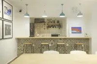 Travel of Swan Hostelling International (Wulingyuan Forest Park Logo Store)