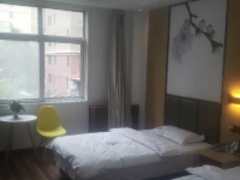 泗水艾格假日酒店 - 舒适标准间