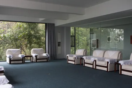 Cunren Art Space Hotel Отели рядом с достопримечательностью «Dongzhai Crested Ibis Home Bird Photography Base»