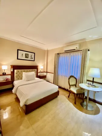 Central Hotel & Residences Swimming Pool