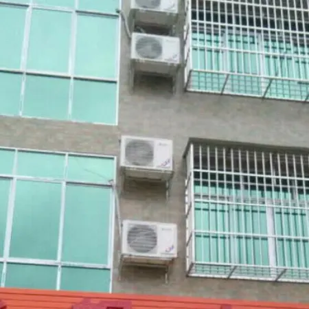Huahui Hotel (Four Tang shop)