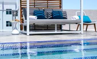 The Circ Hotel Hollywood, Sonder