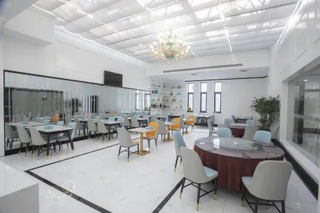 Xana Hotelle (Shangqiu High Speed Railway Station) Отели рядом с достопримечательностью «Shangqiu Institute of Technology»