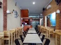 D&D เกสท์ เฮ้าส์ & คาเฟ่ ซีารียะฮ์ - พร้อมระเบียง