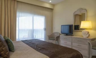 The Royal Islander – An All Suites Resort