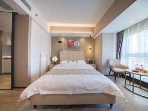 Le 8 Hotel Chain (Shenzhen Heaoaobei Metro Station)