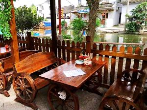 Jingou Inn Riverside Courtyard