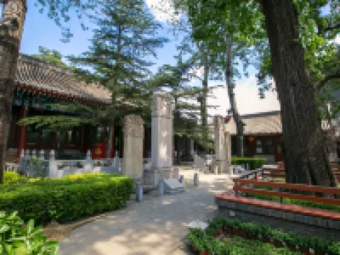 Lemeng Hotel (Beijing Houhai Drum Tower) Các khách sạn gần Prince Kung's Mansion
