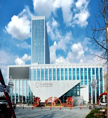 DongYue Internationai Hotel Hotel dekat Shandong Vocational College of Industry (South Campus)