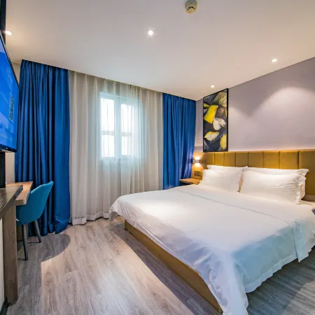 7 Days Premium Hotel (Changsha Wu Yi Avenue Railway Station Subway Station) Отели рядом с достопримечательностью «Железнодорожная станция Чанша»