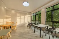 Yuye Xipan Holiday Parent-child Mountain Ye Suxi Meishu (Anji Shenxi Canyon Drifting Store)