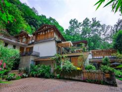 Luojia Wine Resort Homestay (Qingcheng Qianshan Branch)