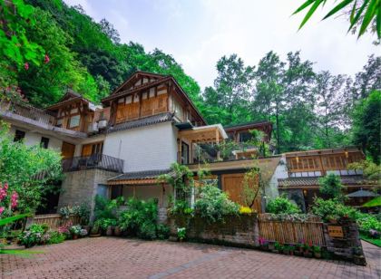 Luojia Wine Resort Homestay (Qingcheng Qianshan Branch)