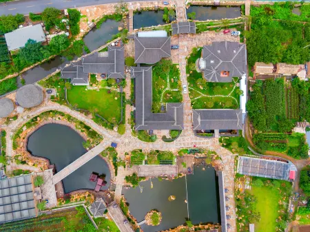 Anshan Yongquanchi Hanyuan Homestay Отели в г. Аньшань