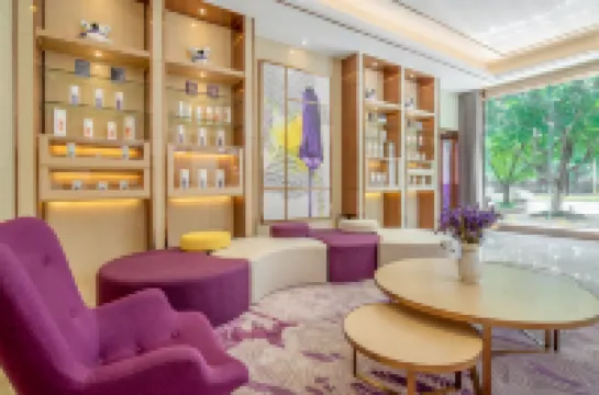 Lavande Hotel (Xingyi Jushan Avenue Malinghe Canyon Shop)