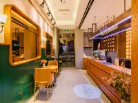James Joyce Coffetel (Xi'an Zhonglou Subway Station Huimin Street)