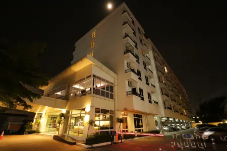 The Royalbee Aparthotel