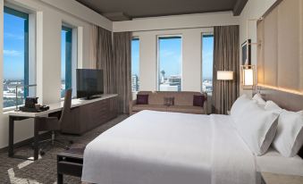 H Hotel Los Angeles, Curio Collection by Hilton