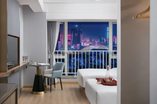 May Boutique Hotel (Xinyang East Railway Station Evergrande Plaza)