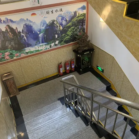 Huiyuan Business Hotel (Taiyuan Station West Square Subway Station) Отели рядом с достопримечательностью «Конфуцианский храм»