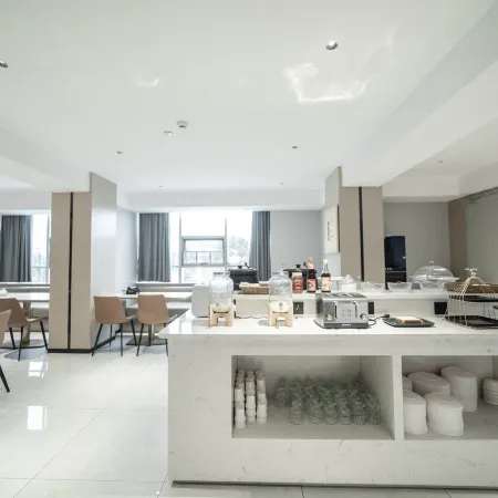 FUNMEE Hotel (Huarong People's Square County Government, Yueyang)