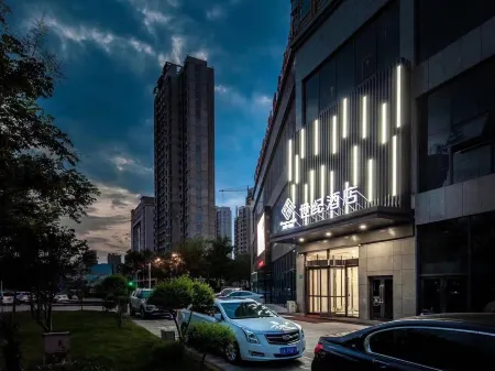 Fei Fan · Century Hotel (Jiaozuo University of Technology) Отели рядом с достопримечательностью «Jiaozuo University»