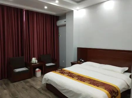 Changning Baolu Business Hotel Отели рядом с достопримечательностью «Yunnan Black Hot Spring RV Camping Base»