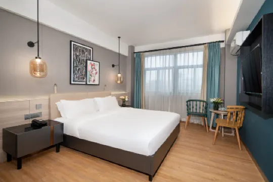 ลี่ ยี่ โฮเทล