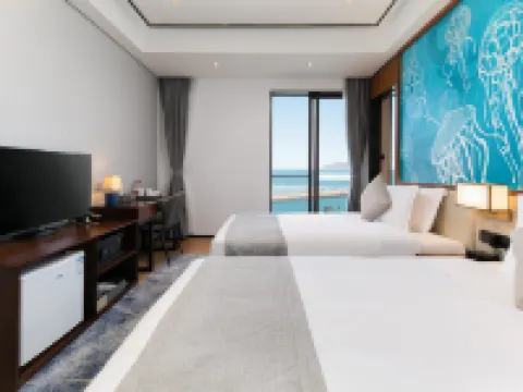 Wanning Half-Mountain Seacliff Lighthouse Pool Villa (Shenzhou Peninsula Potougang Branch) Hotels in Wanning