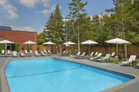 Sheraton Parkway Toronto North Hotel & Suites - ที่มีสระว่ายน้ำ