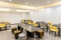 IU Hotel - breakfast