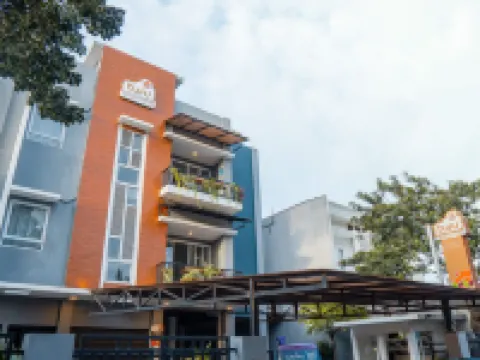 Tuju WK Homes Syariah Hotels near Ragunan Zoo