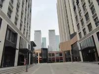 Koala Hotel (Jinan Shimao Tianyue Railway Station North Square Branch) - parking