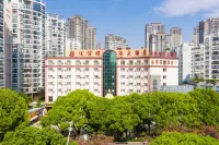 Jiaxin Mingzhu Hotel (Kunming Expo Garden Branch) Hotels in Kunming Wild Animal Park/The Golden Temple scenic spot