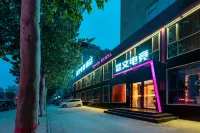 瑟文電競酒店（焦作摩登街高鐵站店） 鄰近中國非物質文化遺產當陽峪絞胎瓷博物館的酒店