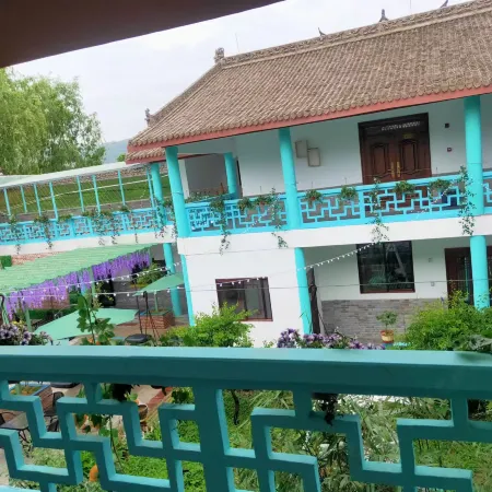 Pingliang Yunshang Huakai Homestay (Kongtong Ancient Town)