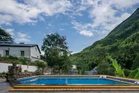 Yunqi Longshan Hostel Hotels near Shenxi Rock Wave