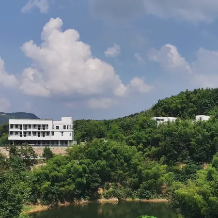 Tinglan Homestay (Baicaoyuan Forest Park Store)
