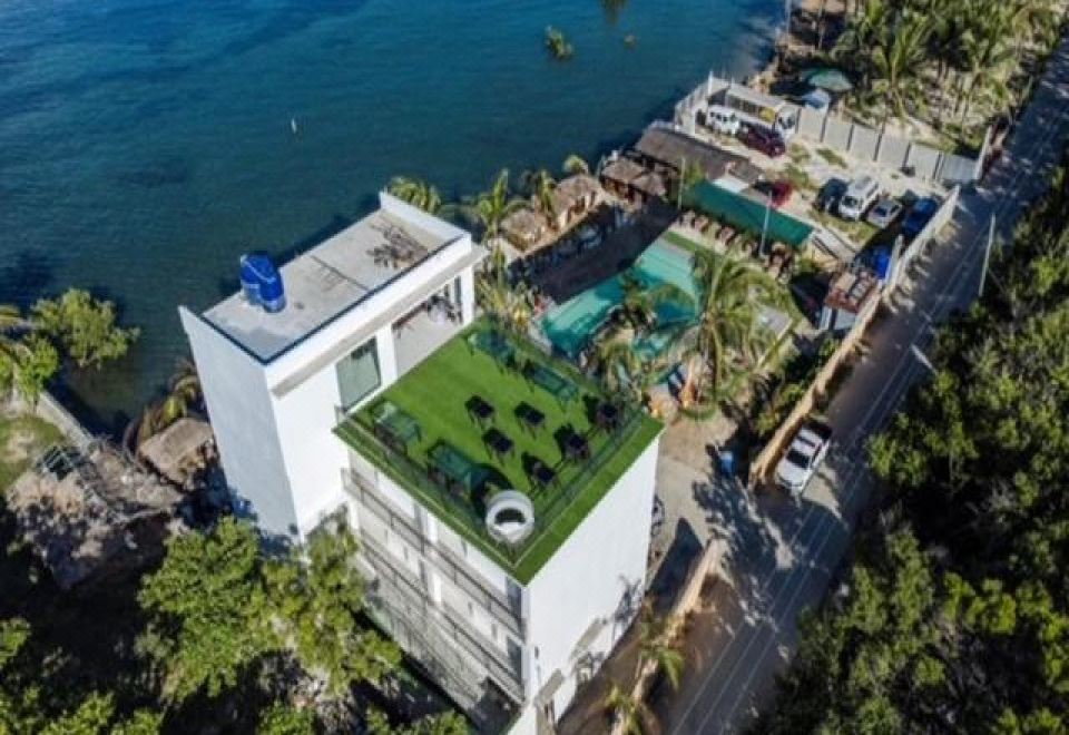 RedDoorz 리조트의 평화로운 바다 전망