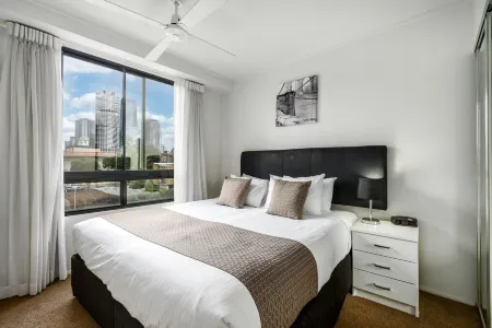 The Docks on Goodwin Отели рядом с достопримечательностью «Парк Нью Фарм»