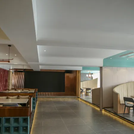 Xishui Yaroman City B&B Hotel