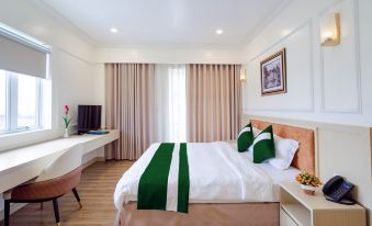 Lam Sơn White Palace Hotel