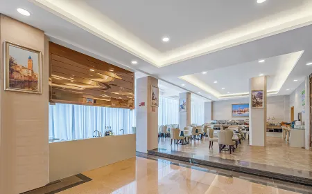 Vienna Classic Hotel (Huaiji Center Branch) Отели рядом с достопримечательностью «Wenchang College»