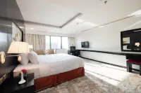 Mira Business Hotel - Parvekkeita