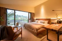Erzhuo Valley, Furong Town · Dieyunjian Hotel a Guzhang