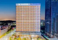 Vienna International Hotel (Shenzhen Baolong Metro Station) Hotels near Tianhong (Pingshan Shop)