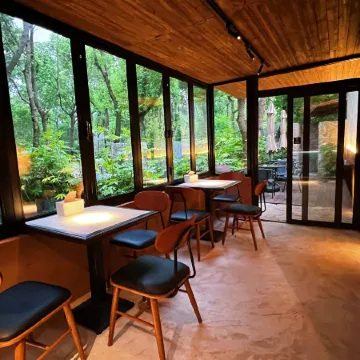 Qianyun Peninsula Forest Private Tang Holiday Courtyard