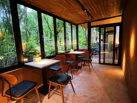 Qianyun Peninsula Forest Private Tang Holiday Courtyard