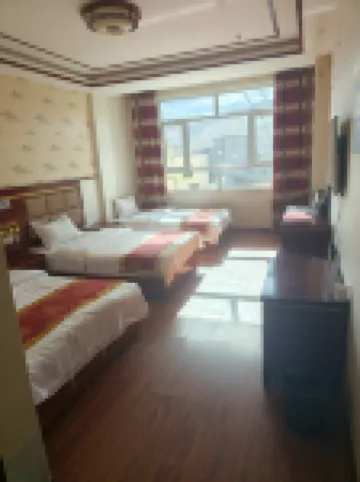 Nangqian Golden Holiday Hotel فنادق في نانغ تشيان